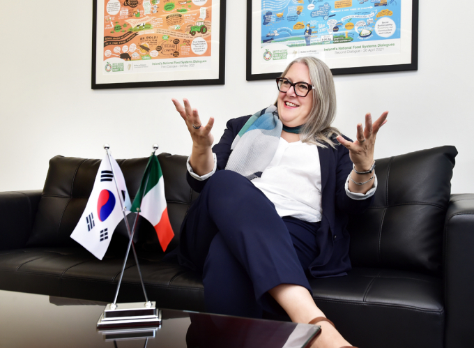 미셸 윈트럽 주한아일랜드 대사는 아일랜드가 기업 경쟁력의 기반은 세제 혜택이 아니라 인재 육성과 교육 투자라는 점을 거듭 밝혔다. 사진은 머니S와의 인터뷰를 진행중인 미쉘 윈트럽 주한 아일랜드 대사./사진=임한별 기자