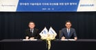 지난 16일 경기도 성남시 분당두산타워에서 열린 양수발전 기자재 국산화 MOU 체결식에서 기념 촬영을 하고 있는 한국남부발전 김준동 사장(왼쪽)과 두산에너빌리티 정연인 부회장./사진=두산에너빌리티