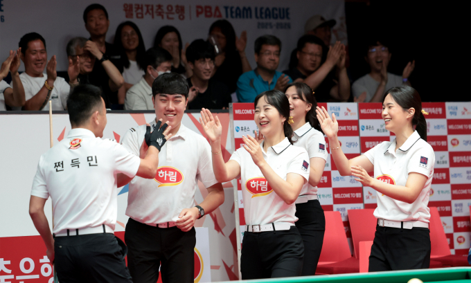 하림 박정현과 쩐득민이 퍼펙트큐를 달성하며 PBA 팀리그 최초 기록을 세웠다. 사진은 하림 선수단의 모습. /사진=프로당구협회(PBA) 제공