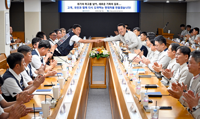 현대차가 17일 울산공장 본관 동행룸에서 2025년 임단협 조인식을 열었다. /사진=현대차