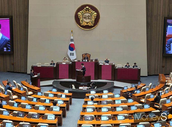17일 서울 여의도 국회 본회의장에서 대정부질문이 진행되는 모습. /사진=김성아 기자