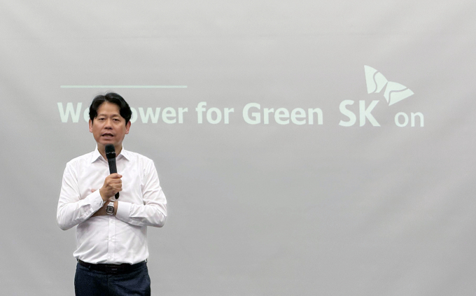 지난 17일 한양대학교에서 '정해진 미래, 앞으로 나아가는 우리'를 주제로 강연하고 있는 박기수 SK온 미래기술원장/ 사진=SK온