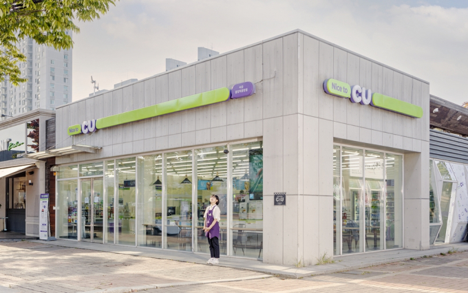 '홍석조 동생' 홍석준, BGF리테일 주식 16만주 177억원 규모 매도 - 뉴스 썸네일 이미지