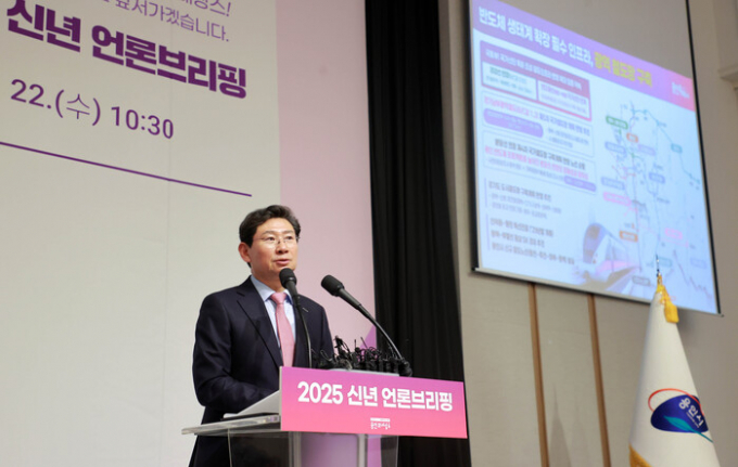 지난 1월 22일 신년 언론브리핑에서 광역 철도망 구축 계획을 설명하고 있는 이상일 용인특례시장. /사진제공=용인특례시