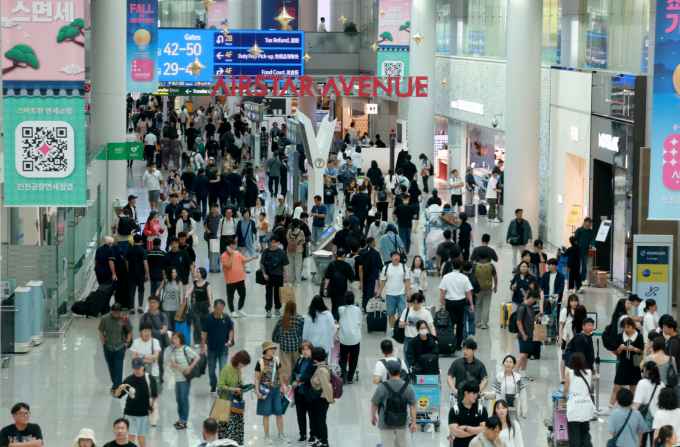 신라면세점이 인천공항에서 철수한다. 사진은 9일 인천국제공항 제1여객터미널 면세점의 모습. /사진=뉴스1 권현진 기자