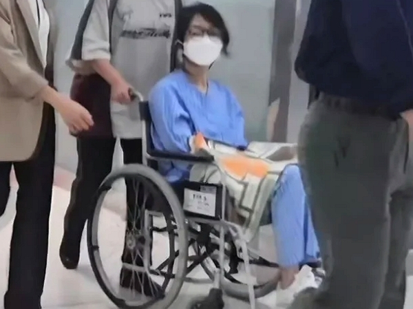 김건희 여사가 서울 한 대형병원에서 포착됐다. 사진은 김건희 여사가 구속 후 외부 진료를 위해 병원을 방문한 모습. /사진=MBN 캡처