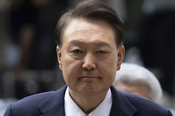 윤석열 전 대통령이 내란 관련 재판에 10회 연속 불출석했다. 사진은 윤 전 대통령이 지난 7월9일 서울 서초구 서울중앙지방법원에서 열린 구속 전 피의자심문(영장실질심사)을 받기 위해 출석하고 있는 모습. /사진=뉴시스(공동취재단)