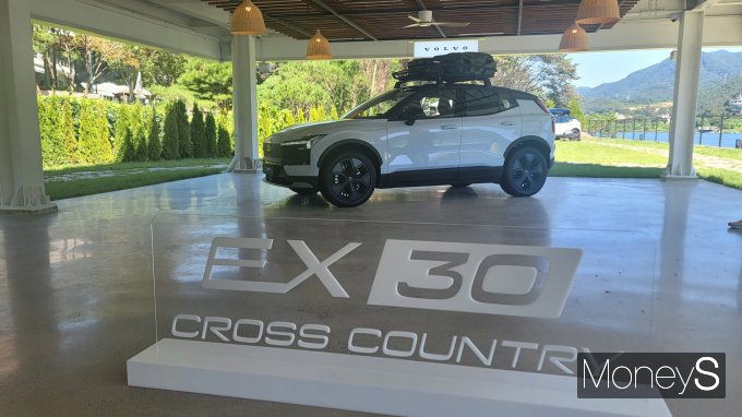 볼보 'EX30 CC'의 외모는 전체적으로 균형미가 뛰어나다. /사진=김창성 기자