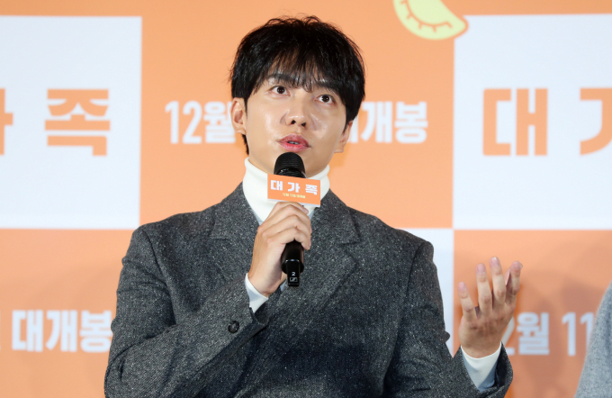 이승기의 성북동 주택이 현재 시세가 111억원일 것으로 추정된다. 사진은 지난해 11월12일 영화 대가족 제작발표회에 참석한 가수 겸 배우 이승기. /사진=뉴시스 