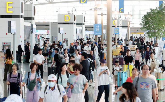 사진은 여행객들로 북적이는 인천국제공항 1터미널 출국장. /사진=뉴시스(공동취재사진)