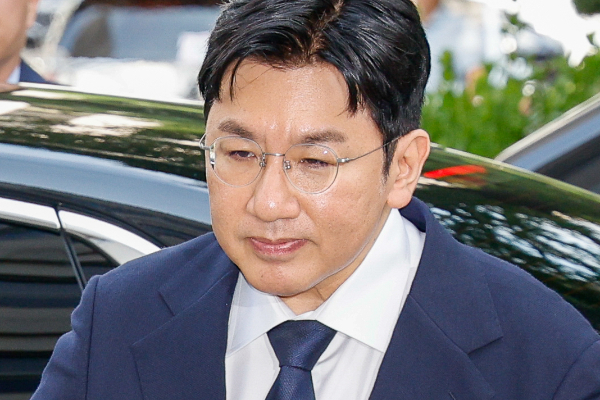방시혁 하이브 의장이 두 번째 경찰 조사에 출석했다. 사진은 지난 15일 오전 자본시장법 위반 혐의(사기적 부정거래) 관련 조사를 받기 위해 마포구 서울경찰청 금융범죄수사대에 출석하고 있는 모습. /사진=뉴스1