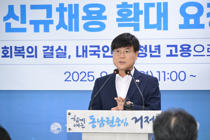 변광용 거제시장이 22일 시청 브리핑룸에서 기자회견을 하고 있다. /사진제공=거제시