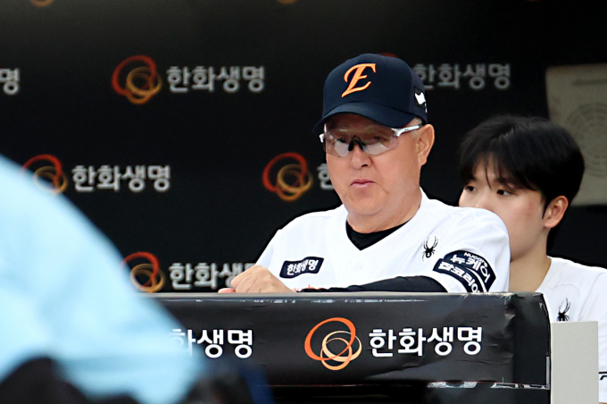 한화 이글스가 LG트윈스와 1위가 걸린 주말 3연전을 벌인다. 사진은 한화를 이끌고 있는 김경문 감독의 모습. /사진=뉴스1