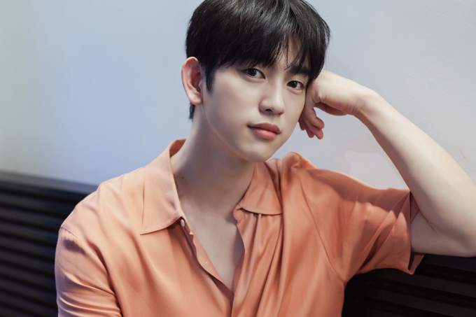 그룹 갓세븐 멤버 겸 배우 박진영이 자기 생일을 맞아 국제아동 권리 NGO 세이브더칠드런에 기부금을 전달했다. 사진은 지난 7월1일 박진영이 드라마 '미지의 서울'의 종영 인터뷰를 위해 포즈를 취하고 있는 모습. /사진=머니투데이(BH엔터테인먼트 제공)
