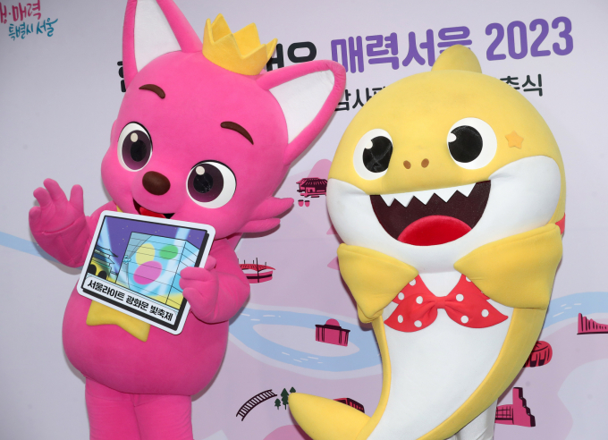 사진은 더핑크퐁컴퍼니 캐릭터인 핑크퐁과 아기상어./사진=머니투데이