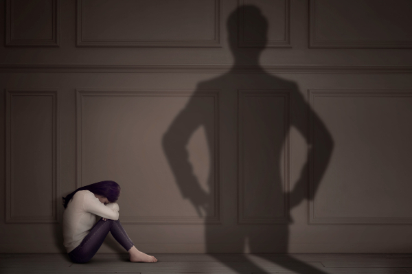어린 시절 성폭행당해 원치 않는 임신과 출산을 한 여성이 현재 남편으로부터 혼인 취소 소송을 당했다. 그래픽은 기사의 이해를 돕기 위함. /그래픽=클립아트코리아