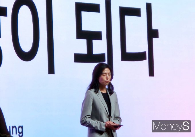 정신아 카카오 대표가 23일 카카오 AI캠퍼스 이프카카오 행사에서 카카오톡의 변화를 소개했다. /사진=양진원 기자