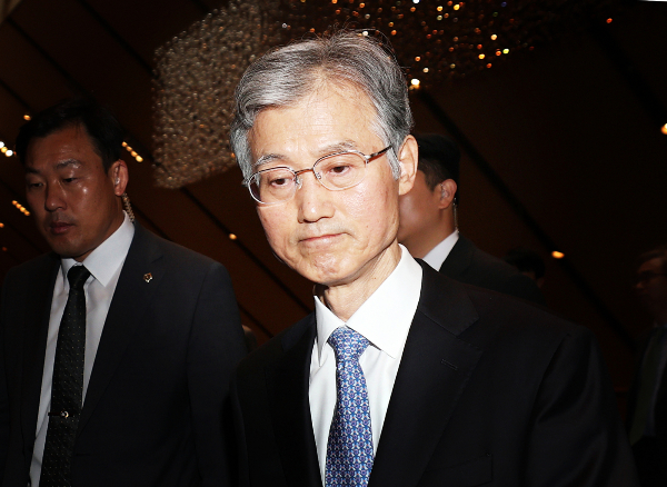 경찰이 조희대 대법원장과 한덕수 전 국무총리의 회동 의혹을 제기한 서영교·부승찬 더불어민주당 의원 등에 대해 수사에 착수했다. 사진은 조희대 대법원장이 지난 23일 오전 서울 중구 신라호텔에서 열린 ‘세종 국제 콘퍼런스’ 2일차 일정에 참석하는 모습. /사진=뉴스1