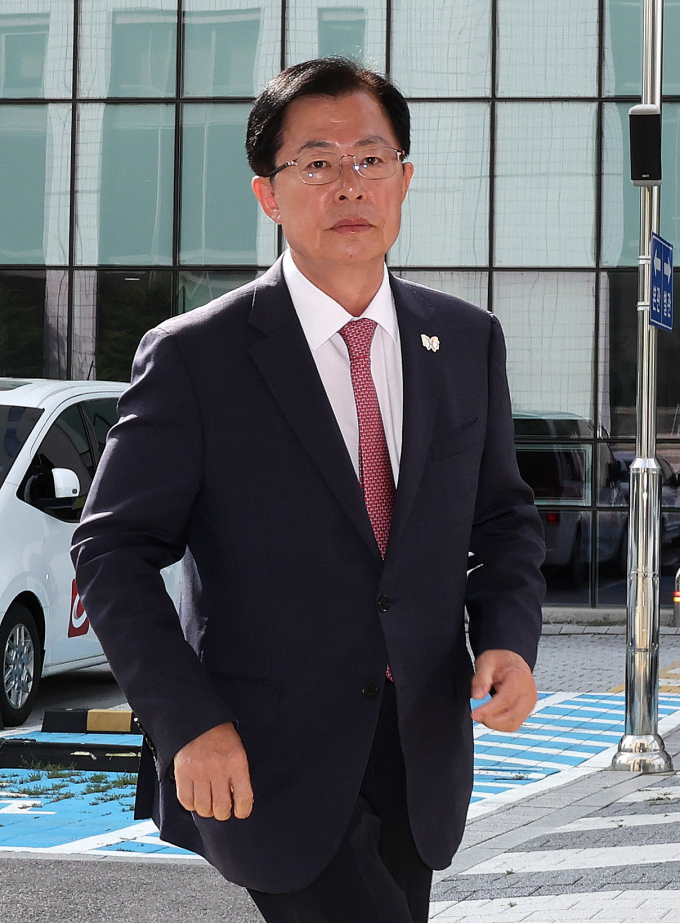 이만희 국민의힘 의원이 15일 서울 양천구 남부지법에서 열린 '지난 2019년 벌어진 국회 패스트트랙(신속처리안건) 충돌 사건' 1심 결심 공판에 출석하고 있다. /사진=뉴스1