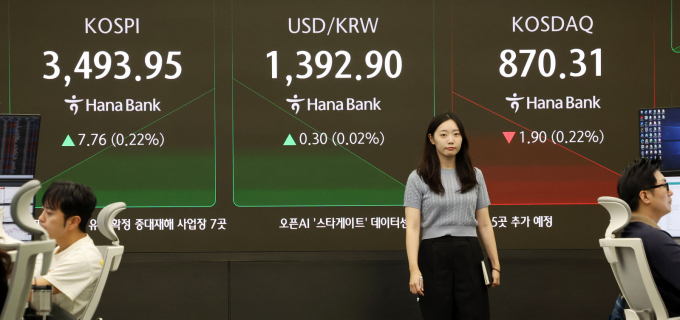 사진은 24일 서울 중구 하나은행 딜링룸. /사진=뉴시스