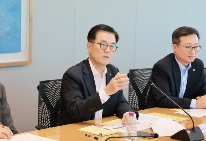 이경근 한화생명 사장이 GA(법인보험대리점)를 추가 인수하겠다는 의지를 24일 내비췄다./사진=한화생명 