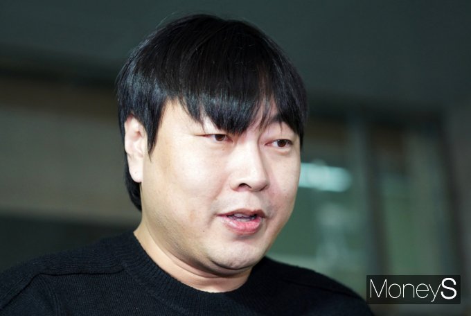 불법 도박 혐의로 수사를 받고 있는 개그맨 이진호가 음주운전을 한 혐의로 적발돼 경찰 조사를 받고 있다. 사진은 지난해 10월 서울 강남구 대치동 강남경찰서에 피의자 신분으로 출석한 코미디언 이진호. /사진=임한별 기자