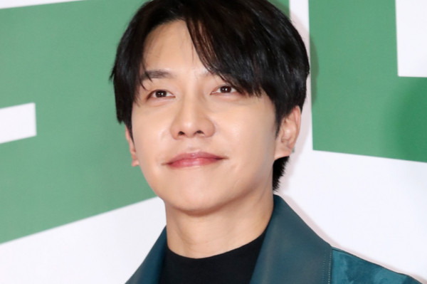 자본시장법 위반 등 혐의로 재판에 넘겨진 가수 이승기 장인이 보석으로 풀려났다. 사진은 가수 이승기. /사진=스타뉴스