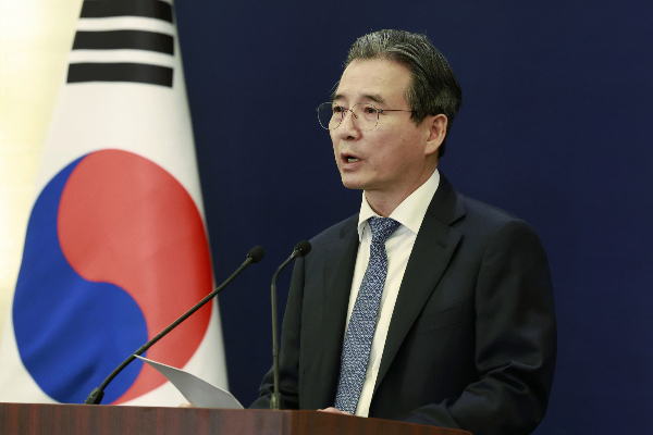 사진은 김용범 정책실장이 24일(현지 시간) 미국 뉴욕의 한 호텔 한국 프레스센터에서 이재명 대통령의 스콧 베센트 미국 재무장관 면담 관련 브리핑을 하는 모습. /사진=뉴시스