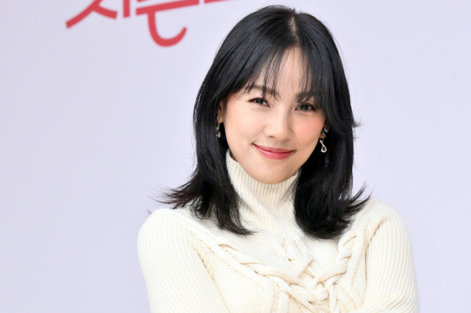 가수 겸 방송인 이효리가 지난 24일 인스타그램에 자신이 운영 중인 요가원에 대해 유쾌한 소통을 이어가고 있다. 사진은 지난해 1월5일 가수 겸 방송인 이효리가 온라인으로 진행된 음악쇼 '더 시즌즈-이효리의 레드카펫' 온라인 제작발표회에서 포즈를 취하고 있는 모습. /사진=머니투데이(KBS 제공)