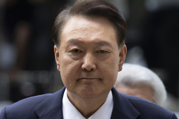 윤석열 전 대통령의 '체포 방해' 혐의 첫 공판이 인터넷 등을 통해 공개될 예정이다. 사진은 윤 전 대통령이 지난 7월9일 서울 서초구 서울중앙지방법원에서 열린 구속 전 피의자심문(영장실질심사)을 받기 위해 출석하고 있는 모습. /사진=뉴시스(공동취재단)