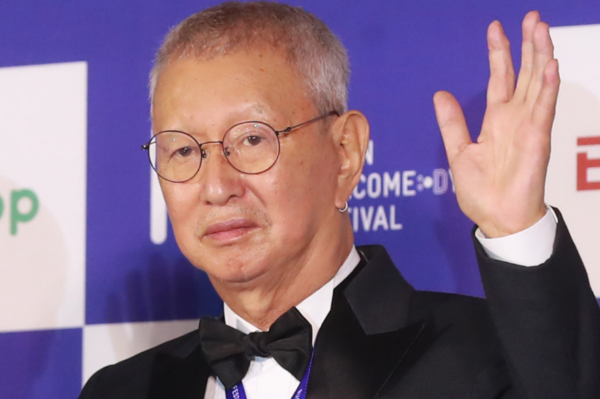 코미디언 전유성이 폐기흉 악화로 별세했다. 사진은 코미디언 전유성이 2022년 8월19일 오후 부산 해운대구 영화의 전당에서 진행된 제10회 부산국제코미디페스티벌(BICF) 개막식에 참석해 포즈를 취하고 있는 모습. /사진=머니투데이
