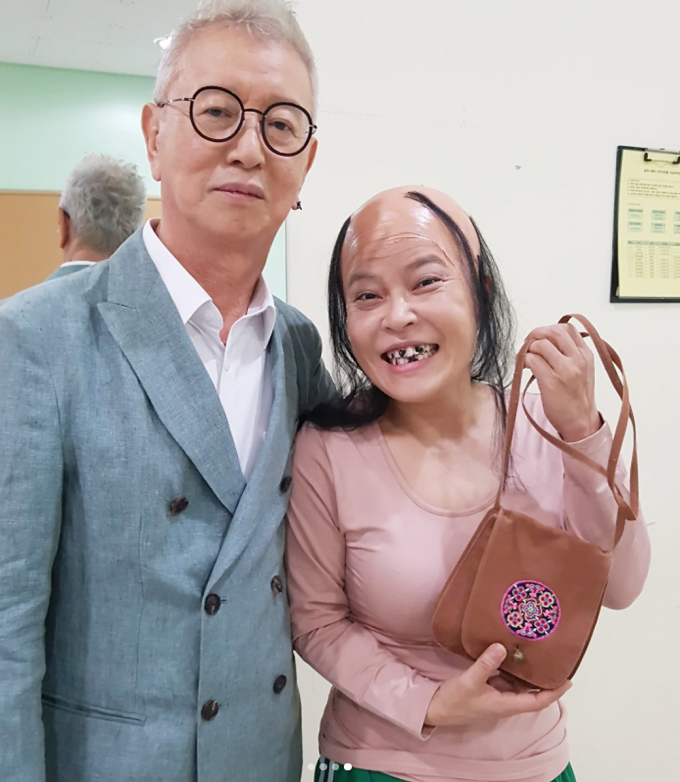 개그우먼 조혜련이 폐기흉 악화로 세상을 떠난 선배 개그맨 전유성을 추모했다. 사진은 조혜련이 고 전유성 생전에 함께 찍은 모습. /사진=조혜련 인스타그램 캡처