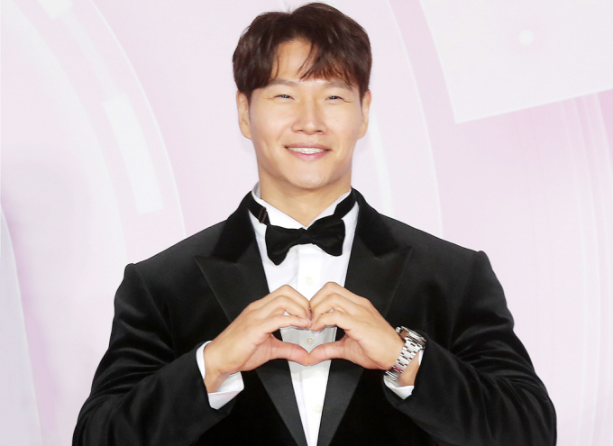 가수 겸 방송인 김종국이 지난 25일 방송된 KBS 2TV 예능 프로그램 '옥탑방의 문제아들'에 출연해 아내의 절약 정신에 대해 밝혔다. 사진은 2022년 12월17일 가수 겸 방송인 김종국이 서울 마포구 상암동 SBS프리즘타워에서 진행된 '2022 SBS 연예대상'에 참석해 포즈를 취하고 있는 모습. /사진=머니투데이