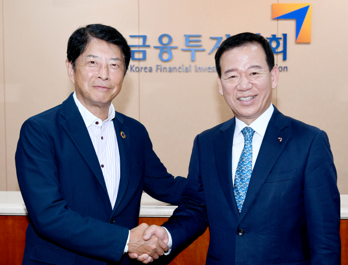 사진은 마츠시타 코이치 일본투자신탁협회 회장(왼쪽)과 서유석 금융투자협회 회장. /사진=금융투자협회