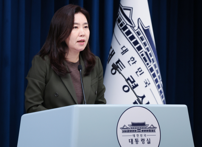  강유정 대통령실 대변인이 26일 서울 용산 대통령실 청사에서 열린 브리핑에서 김현지 대통령총무비서관의 국정감사 출석 여부와 관련해 "국회에서 논의해 결정해야 할 문제"라고 밝혔다. /사진=뉴스1