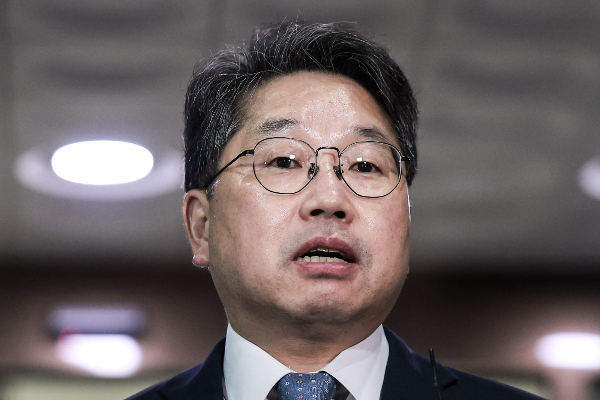 노만석 검찰총장 직무대행이 정부조직법 개정안이 통과되자 "안타깝다"는 입장을 밝혔다. 사진은 노만석 검찰총장 직무대행이 26일 서울 서초구 대검찰청에서 정부조직법 개정안 표결에 따른 입장 발표를 하고 있는 모습. /사진=뉴시스