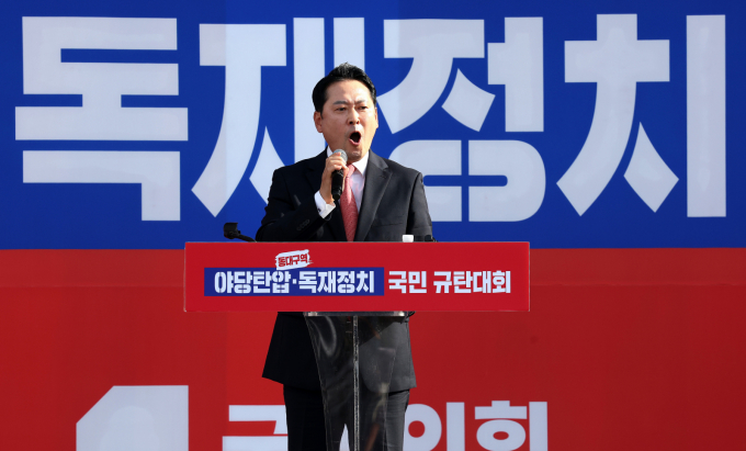 국민의힘이 28일 서울에서 대규모 장외집회를 연다. 사진은 지난 21일 장동혁 국민의힘 대표가 대구 동구 동대구역 광장에서 열린 '야당탄압·독재정치 국민 규탄대회'에서 발언하던 모습. /사진=뉴스1