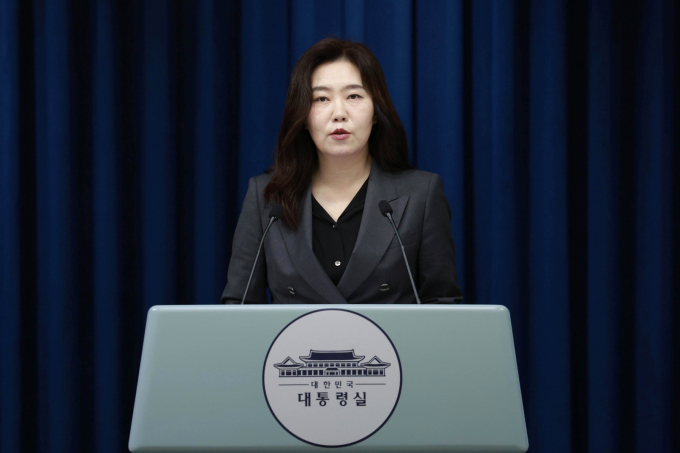이재명 대통령이 국정자원 화재와 관련해 "국민 불편 최소화에 모든 역량을 집중하라"고 지시했다. 사진은 강유정 대변인이 28일 서울 용산 대통령실 청사에서 국정자원 화재 관련 브리핑을 하던 모습. /사진=뉴시스