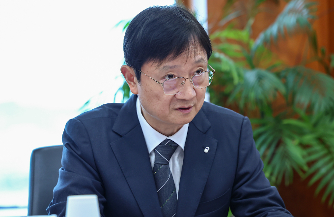 이찬진 금융감독원장을 비롯해 당국 임직원들은 29일 오후 서울 여의도 본원에서 금융소비자보호 강화를 위한 결의대회를 개최했다. 사진은 지난 23일 서울 영등포구 금융투자협회에서 열린 연구기관장과의 간담회에서 발언하는 이 원장. /사진=뉴스1