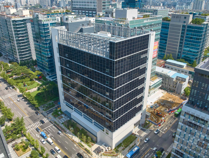 DL이앤씨가 서울 금천구 가산동 소재 '가산 데이터센터'를 준공한 가운데 데이터센터 사업 확대 방침을 밝혔다. 사진은 DL이앤씨가 준공한 '가산 데이터센터' 전경. /사진=DL이앤씨