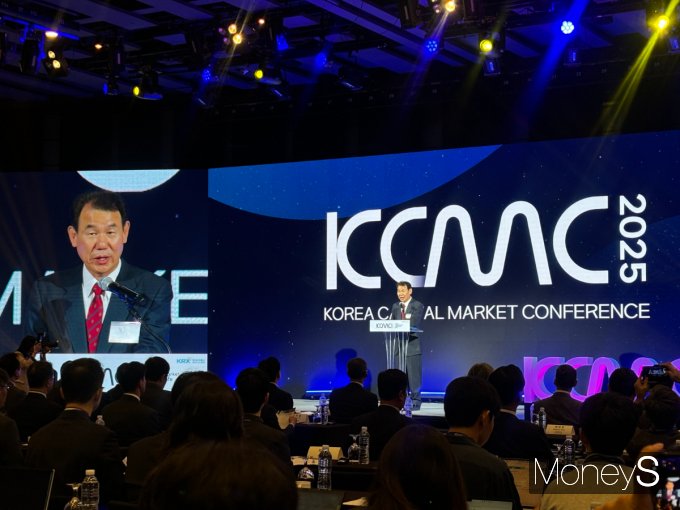 한국거래소가 29일 웨스틴 조선에서 'KCMC 2025'를 개최했다. 사진은 이날 개회사를 맡은 정은보 한국거래소 이사장. /사진=머니S 이예빈 기자