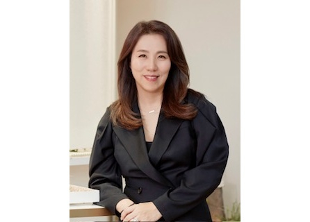 LG생활건강이 29일 이사회를 열고 로레알과 키엘, 입생로랑, 메디힐, AHC 등 다양한 브랜드를 거친 마케팅 전문가이자 경영인인 이 사장을 선임했다고 밝혔다. /사진=LG생활건강