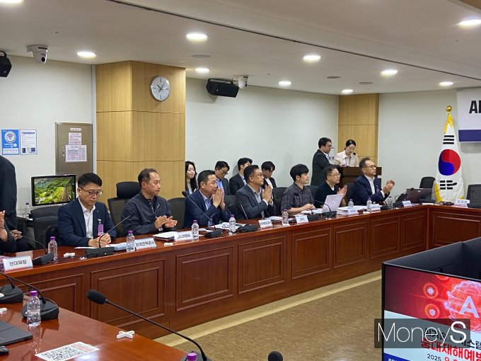 건설업계는 AI 기술 도입에 대한 정부의 도움을 요청했다. 사진은 토론회에 참여한 업계 관계자들. /사진=최성원 기자