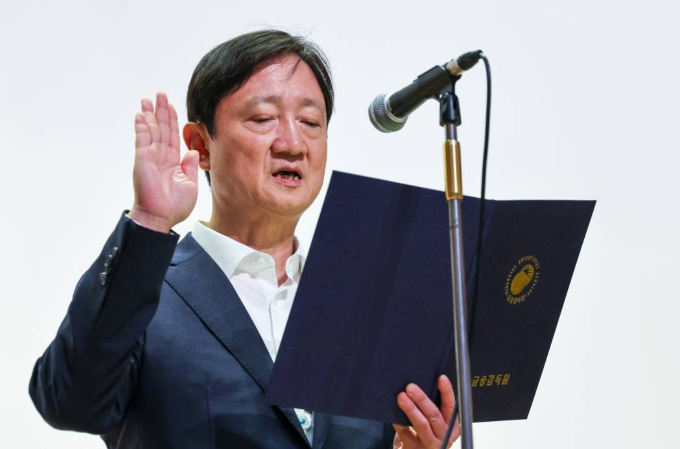 사진은 이날 결의대회에 앞서 선서하는 이찬진 금융감독원장. /사진=뉴스1