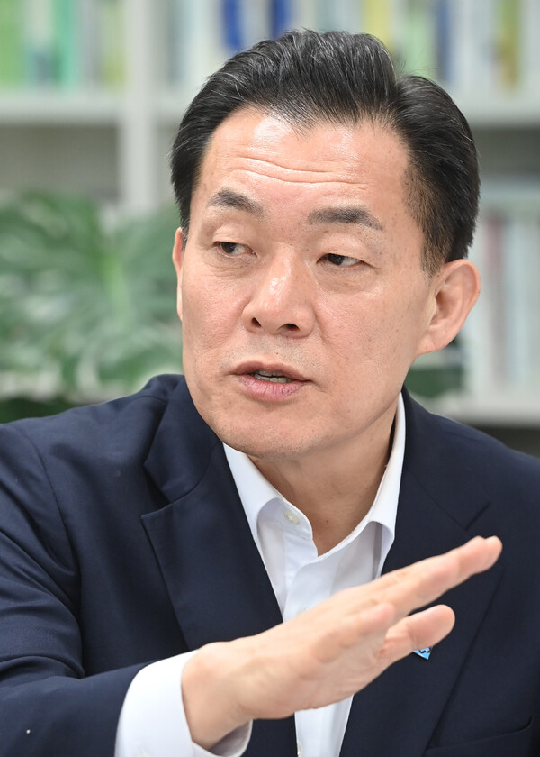 이재준 수원특례시장은 만족도 90%가 넘는 '수원새빛돌봄 사업' 관련 질문에 "당선인이었을 때 발달·중증 장애인 참사분양소를 찾았던 기억이 생생하다"며 "기다리지 않고 시가 먼저 찾아가겠다"고 말했다. /사진=김동우 기자