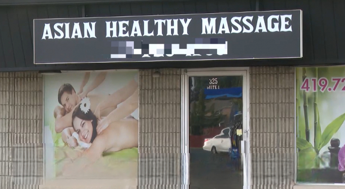 미 오하이오주 톨레도에서 한인을 포함한 아시아계 여성 6명이 성매매 혐의 등으로 현지 경찰에 검거됐다. 사진은 현지 경찰이 급습한 성매매 업소 현장의 모습. /사진=13abc 뉴스 화면 캡처 