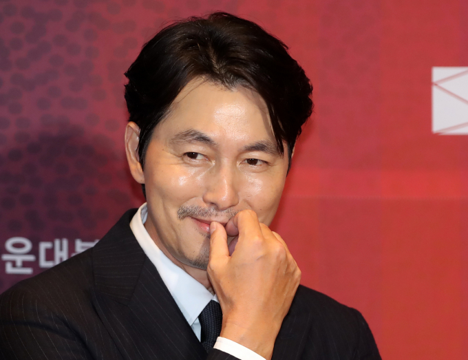 베우 정우성 근황이 공개됐다. 사진은 지난 18일 부산 해운대구 시그니엘 부산에서 열린 '2025 부일영화상' 핸드프린팅 행사에 참석한 배우 정우성. /사진=뉴스1
