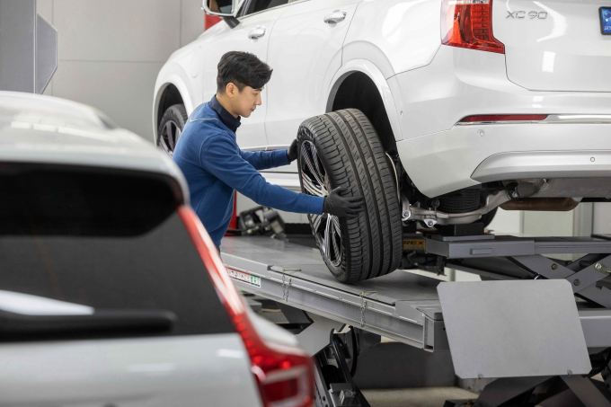 볼보자동차코리아가 자동차를 점검할 수 있는 ‘서비스 바이 볼보(Service By Volvo) 시즈널 캠페인’을 진행한다. /사진=볼보