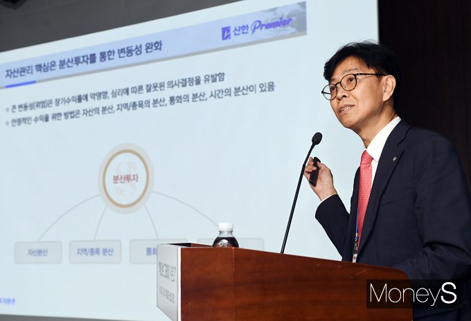 박근배 신한프리미어패스파인더 자산관리컨설팅부 상무가 주제 발표를 하고 있다. /사진=장동규 기자