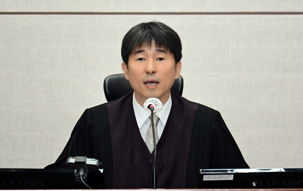 대법원 법원감사위원회가 지귀연 부장판사를 둘러싼 '술 접대 의혹'에 대해 징계 사유가 되기 어렵다고 판단했다. 사진은 지귀연 부장판사 모습. /사진=뉴스1